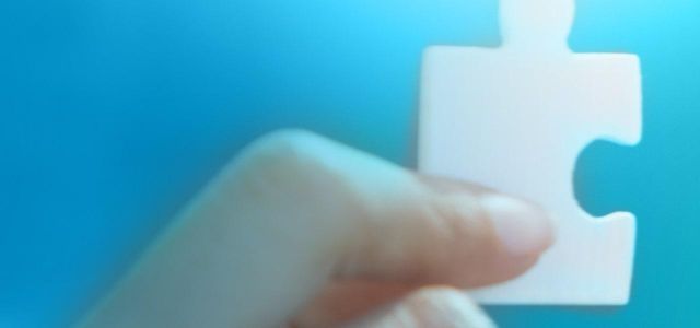 Wir finden die Puzzle-Teile, die zueinander passen